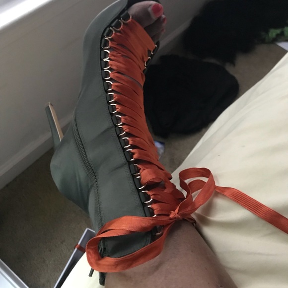 Steve Madden booties - Picture 4 of 8